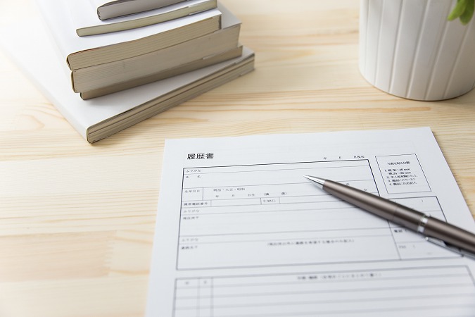 履歴書とペン